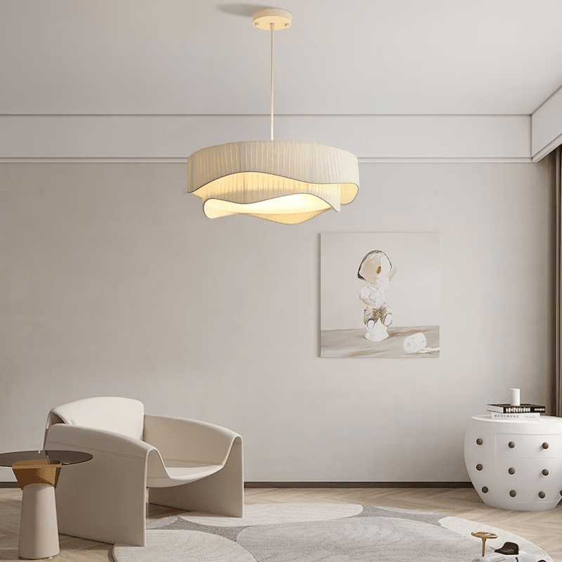 Lampa wisząca Sylra z plisowanego materiału z miękkim światłem otoczenia