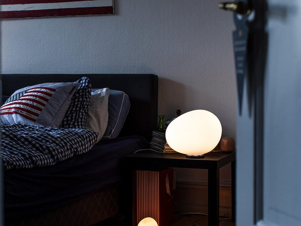 Pebbleform Bordlampe Håndblåst Syreetsede Glass og Metall i Flere Størrelser