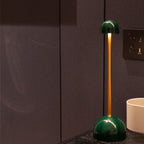 מנורת שולחן עם גזע פליז וציפוי ירוק אמרלד בסיסי ועליון