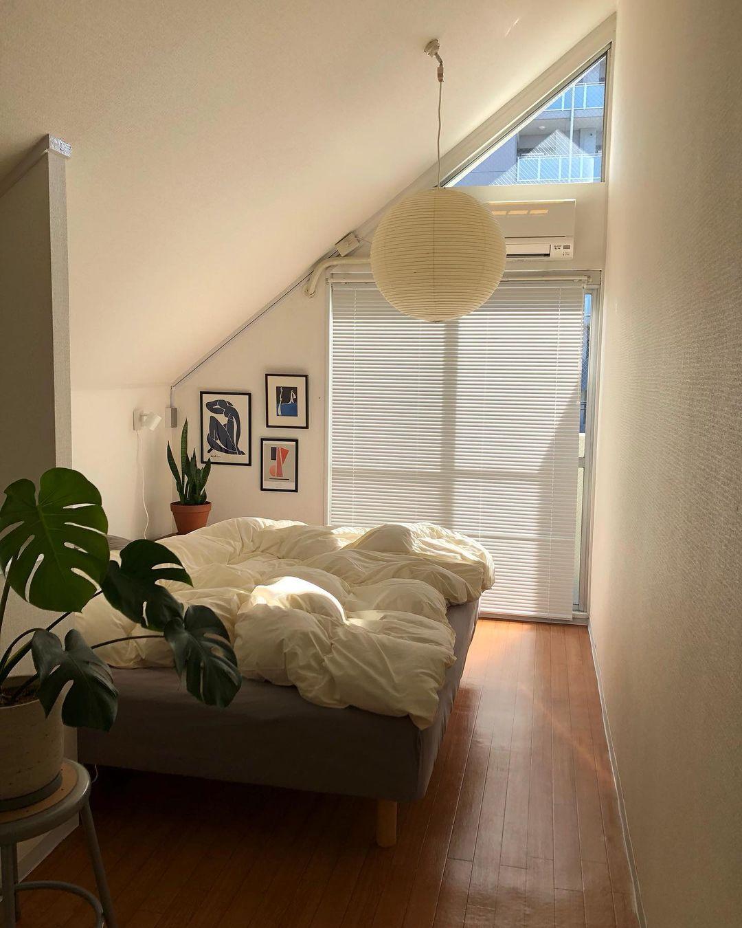 Závěsná papírová lucerna Aerisora v moderním japonském stylu