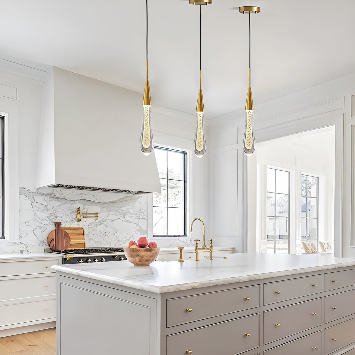 Aurelia Golden Droplet Pendelleuchte mit Kristalleffekt | Deretia