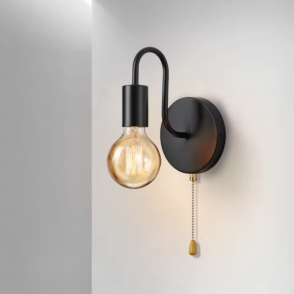 Ravena | Modern Wall Sconce in Black Iron | Deretia